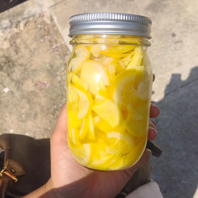 lemon tea in a jar
